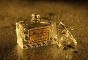 国产香水失败案例视频